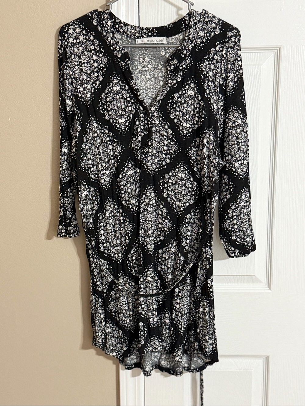 Maurices Black & White Printed V-Neck Women’s tunic top